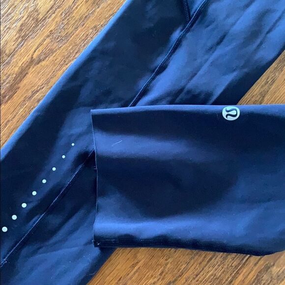Navy Lululemon leggings - Picture 3 of 3